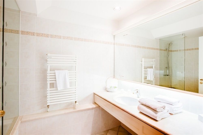 Imagen de la habitación del Hotel Le Relais Saint Michel. Foto 4