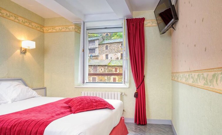 Imagen de la habitación del Hotel Le Relays du Chasteau. Foto 10