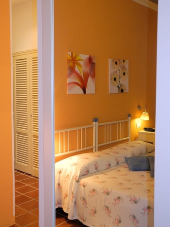 Imagen de la habitación del Hotel Le Renaie. Foto 8