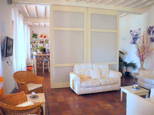 Imagen de los interiores del Hotel Le Renaie. Foto 14