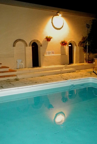 Imagen de la piscina del Hotel Le Renaie. Foto 15