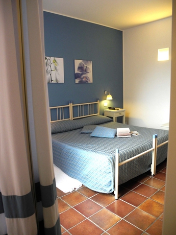 Imagen de la habitación del Hotel Le Renaie. Foto 9