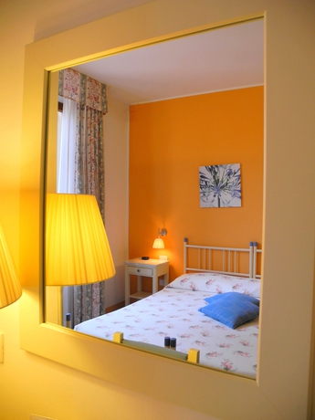 Imagen de la habitación del Hotel Le Renaie. Foto 10