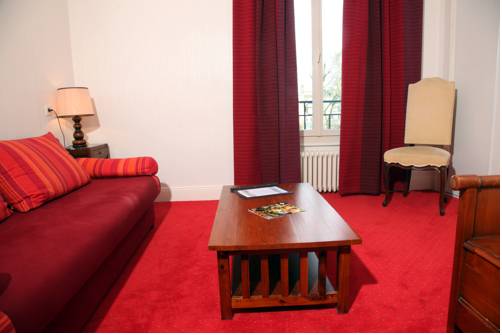 Imagen de la habitación del Hotel Le Renaissance, AURILLAC. Foto 3