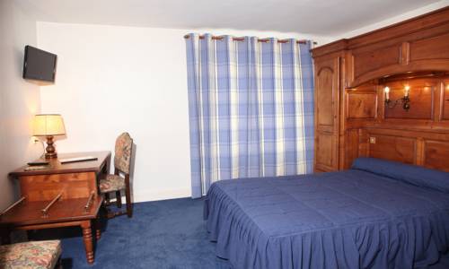 Imagen de la habitación del Hotel Le Renaissance, AURILLAC. Foto 10