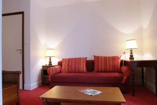 Imagen de la habitación del Hotel Le Renaissance, AURILLAC. Foto 13