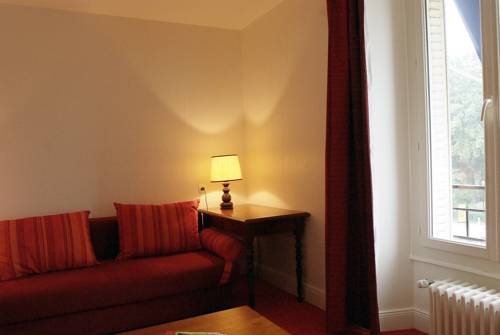 Imagen de la habitación del Hotel Le Renaissance, AURILLAC. Foto 16