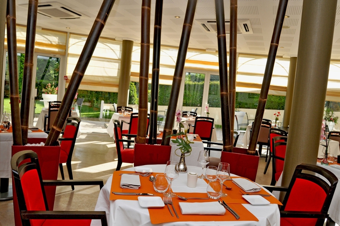 Imagen del bar/restaurante del Hotel Le Richebourg Restaurant and Spa. Foto 3