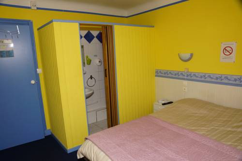 Imagen de la habitación del Hotel Le Richelieu, Le Boulou. Foto 2