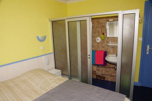 Imagen de la habitación del Hotel Le Richelieu, Le Boulou. Foto 7