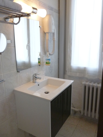 Imagen de la habitación del Hotel Le Richelieu, Le Havre. Foto 5