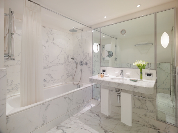 Imagen de la habitación del Hotel Le Richemond. Foto 5