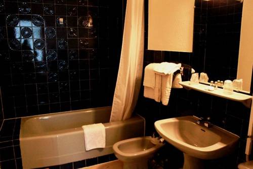 Imagen de la habitación del Hotel Le Richiardi. Foto 8