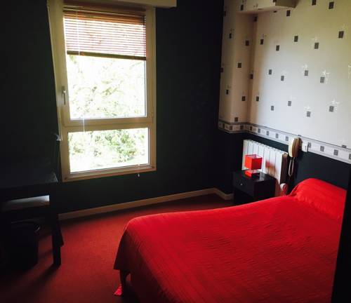 Imagen de la habitación del Hotel Le Ricordeau. Foto 10