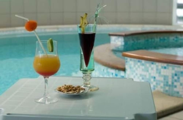 Imagen de la piscina del Hotel Le Robinson. Foto 17