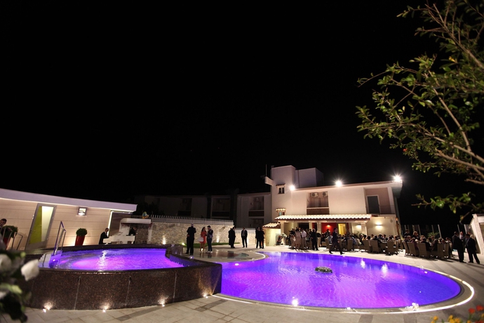 Imagen de la piscina del Hotel Le Rocce. Foto 9