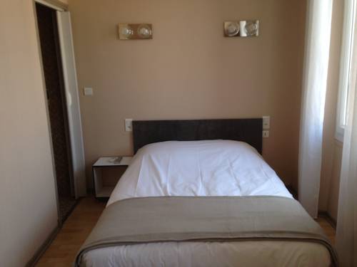 Imagen de la habitación del Hotel Le Rochegude. Foto 2