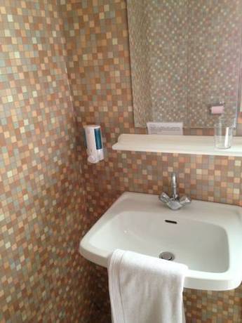 Imagen de la habitación del Hotel Le Rochegude. Foto 5