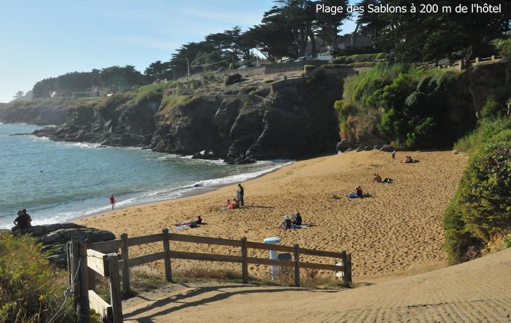 Imagen de los exteriores del Hotel Le Rocher Des Marais. Foto 12