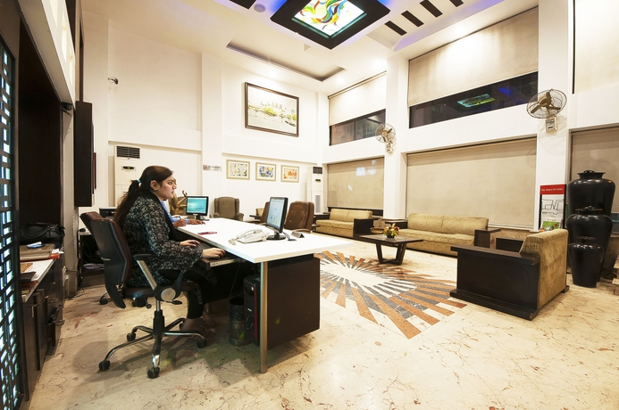 Imagen de los interiores del Hotel Le Roi Delhi. Foto 11