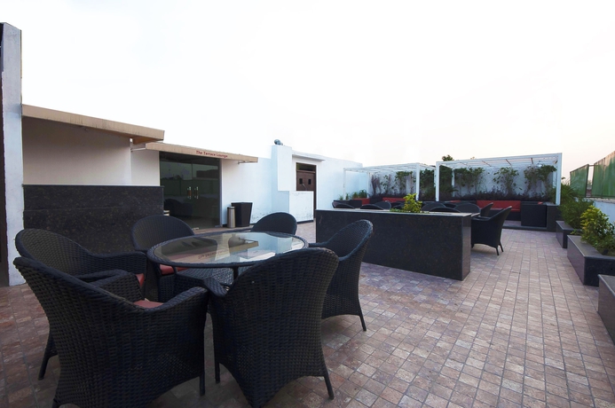Imagen de los exteriores del Hotel Le Roi Delhi. Foto 7