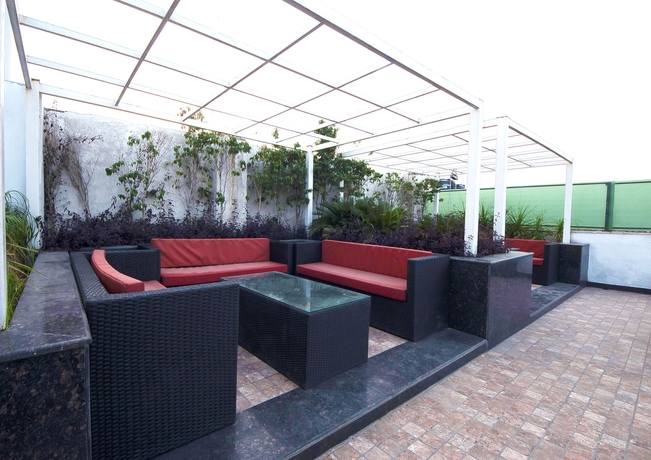 Imagen de los exteriores del Hotel Le Roi Delhi. Foto 8