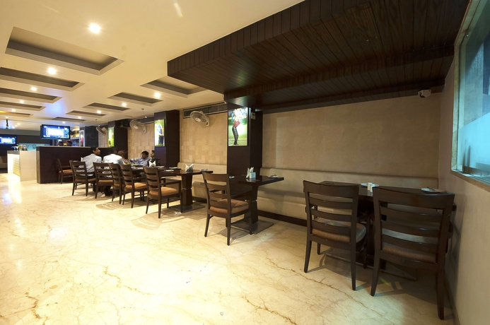 Imagen del bar/restaurante del Hotel Le Roi Delhi. Foto 3