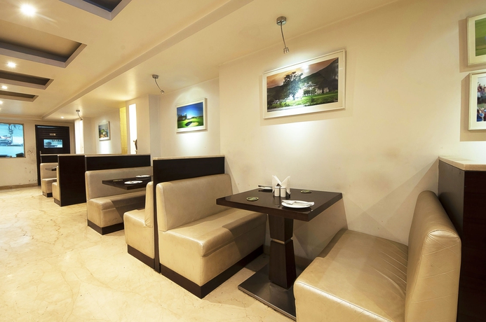 Imagen del bar/restaurante del Hotel Le Roi Delhi. Foto 5