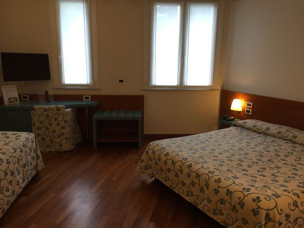 Imagen de la habitación del Hotel Le Roi. Foto 2