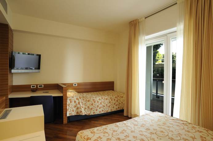 Imagen de la habitación del Hotel Le Roi. Foto 3