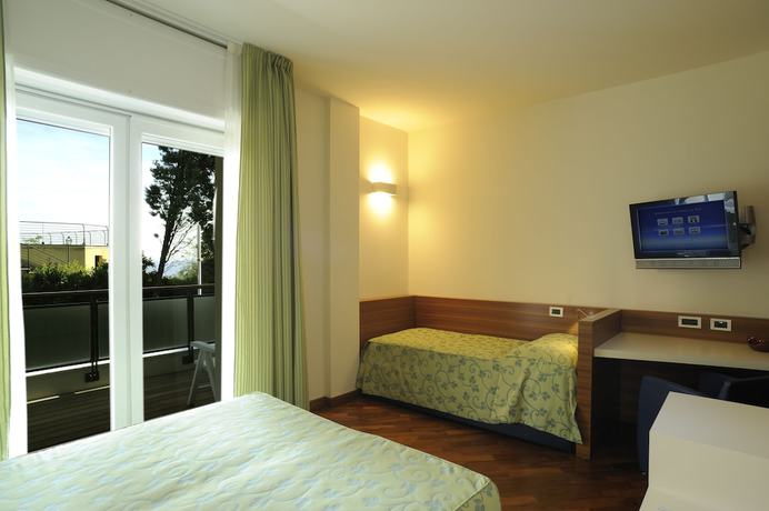 Imagen de la habitación del Hotel Le Roi. Foto 12