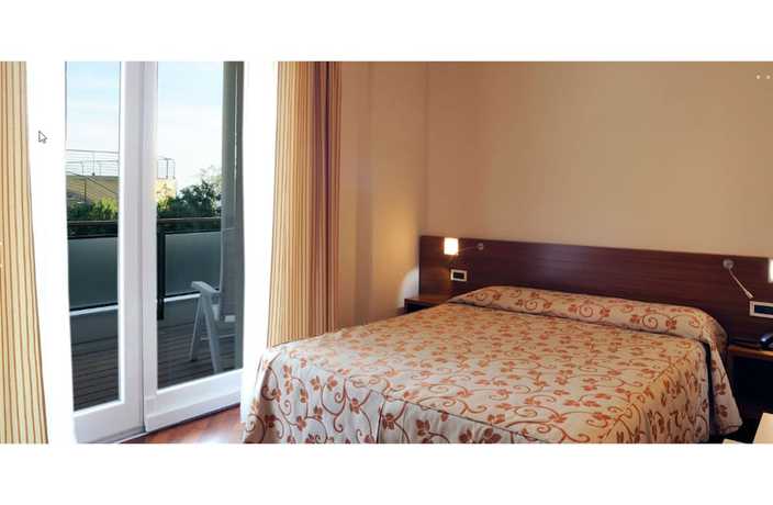 Imagen de la habitación del Hotel Le Roi. Foto 13