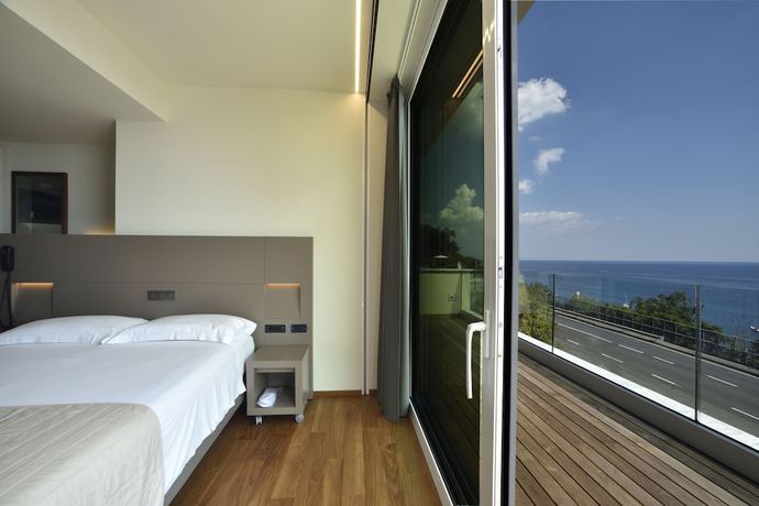 Imagen de la habitación del Hotel Le Roi. Foto 17