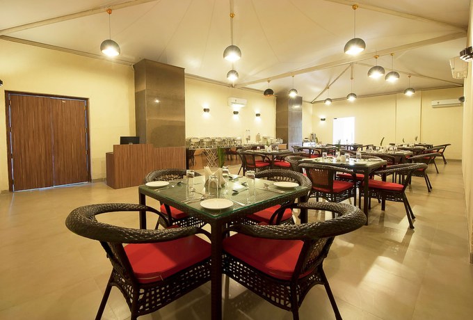 Imagen del bar/restaurante del Hotel Le Roi Haridwar @ Har Ki Pauri Road. Foto 2