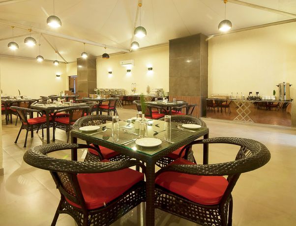 Imagen del bar/restaurante del Hotel Le Roi Haridwar @ Har Ki Pauri Road. Foto 5