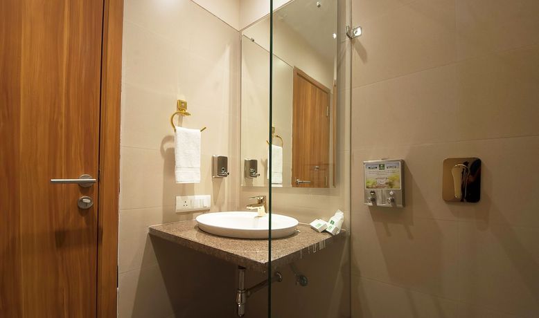 Imagen de la habitación del Hotel Le Roi Haridwar @ Har Ki Pauri Road. Foto 13