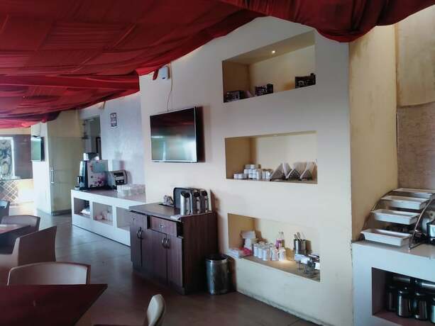 Imagen del bar/restaurante del Hotel Le Roi Jammu. Foto 19