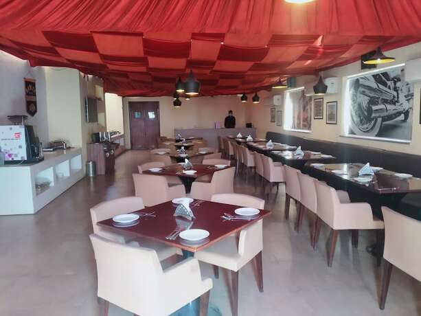 Imagen del bar/restaurante del Hotel Le Roi Jammu. Foto 20