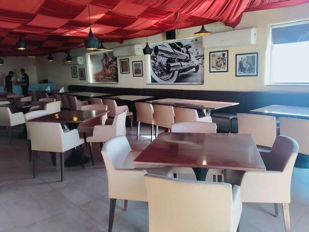 Imagen del bar/restaurante del Hotel Le Roi Jammu. Foto 21