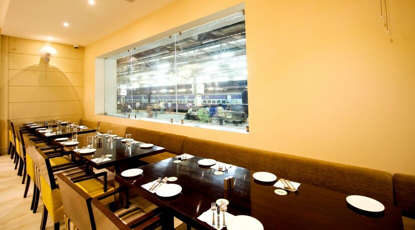 Imagen del bar/restaurante del Hotel Le Roi Raipur. Foto 19