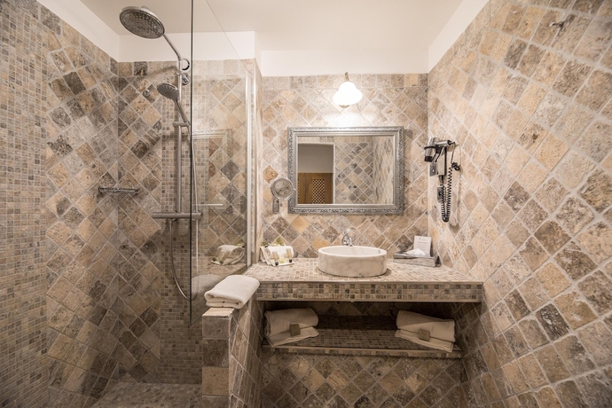 Imagen de la habitación del Hotel Le Roi Théodore. Foto 8