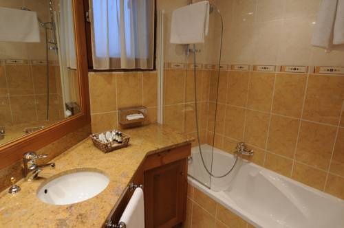 Imagen de la habitación del Hotel Le Roma. Foto 5