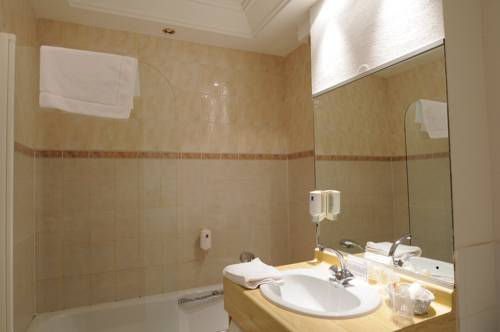 Imagen de la habitación del Hotel Le Roma. Foto 6