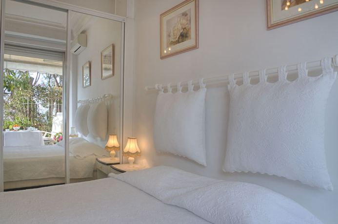 Imagen de la habitación del Hotel Le Roquebrune. Foto 7