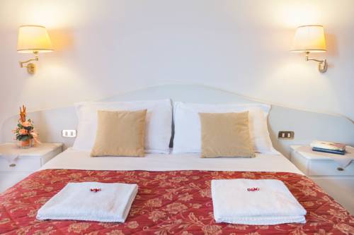 Imagen de la habitación del Hotel Le Rotonde. Foto 9