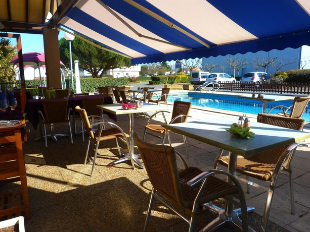 Imagen de la piscina del Hotel Le Roxane. Foto 16