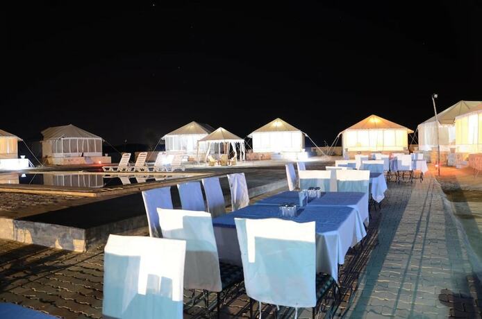 Imagen del bar/restaurante del Hotel Le Royal Camps. Foto 15