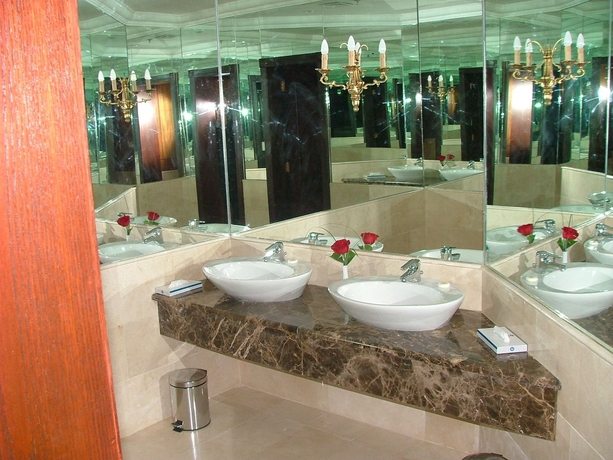 Imagen de la habitación del Hotel Le Royal Express Salmiya. Foto 10