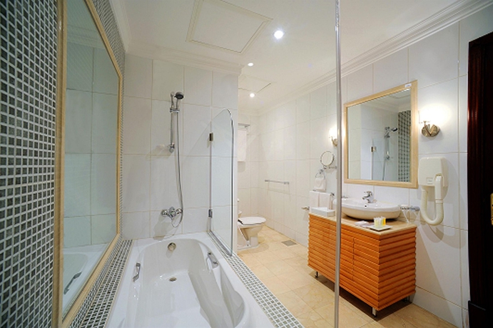 Imagen de la habitación del Hotel Le Royal. Foto 5