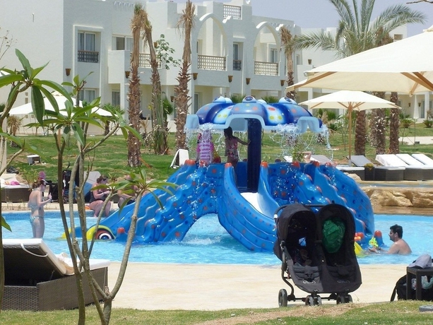 Imagen de la piscina del Hotel Le Royal Holiday Resort Aqua Park. Foto 10